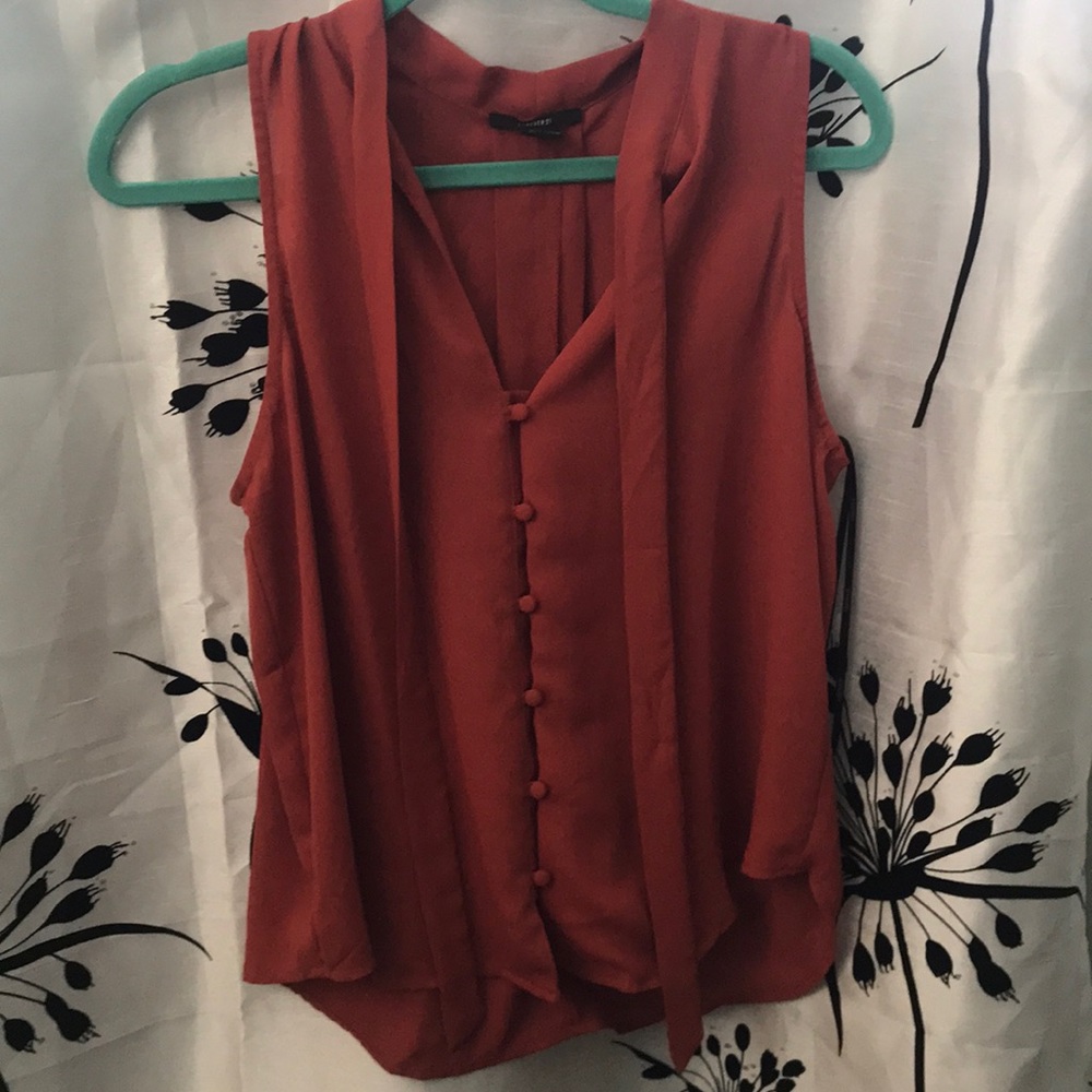 Button down blouse with tie